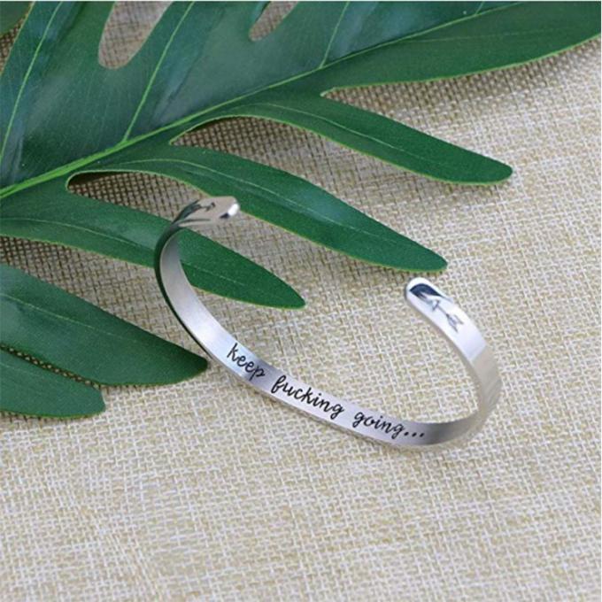 Braceletes feitos sob encomenda C-dados forma forma das mulheres das pulseira das mulheres de aço inoxidável abertas do bracelete da pulseira do encanto do bracelete