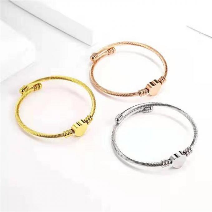 O aço do titânio do cabo Coração-deu forma a relógios da pulseira da forma de Rose Gold Plated Bangle Ladies do bracelete