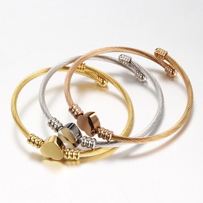 O aço do titânio do cabo Coração-deu forma a relógios da pulseira da forma de Rose Gold Plated Bangle Ladies do bracelete