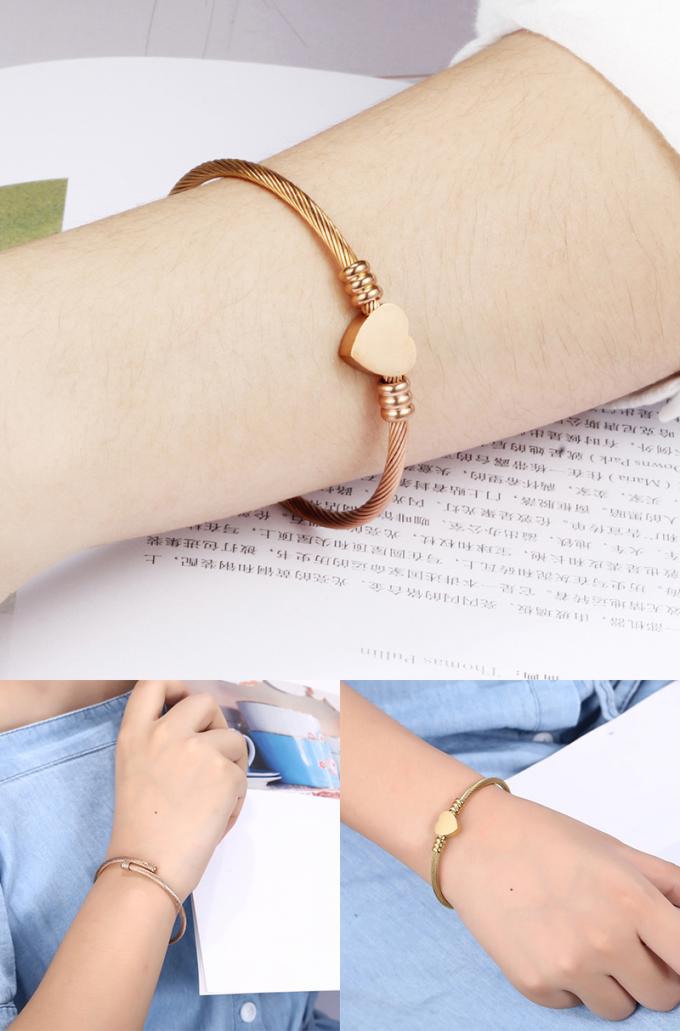 O aço do titânio do cabo Coração-deu forma a relógios da pulseira da forma de Rose Gold Plated Bangle Ladies do bracelete