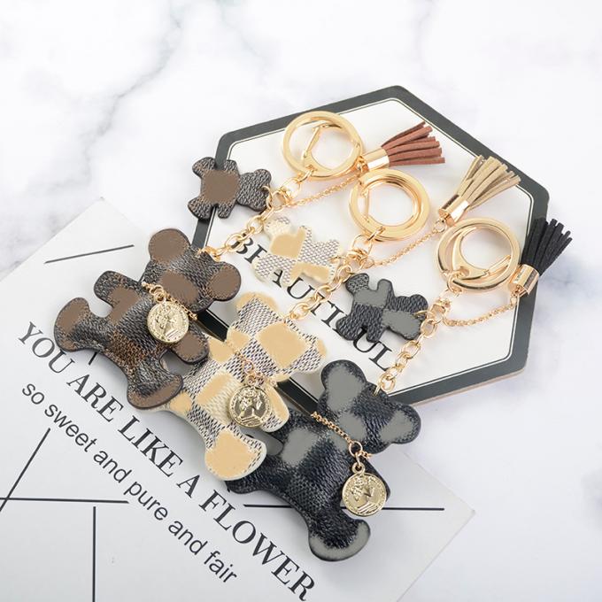 Acessórios de couro por atacado Diamond Bear Keychain Keychains dos ornamento do saco do pendente da corrente chave do cão do urso para mulheres