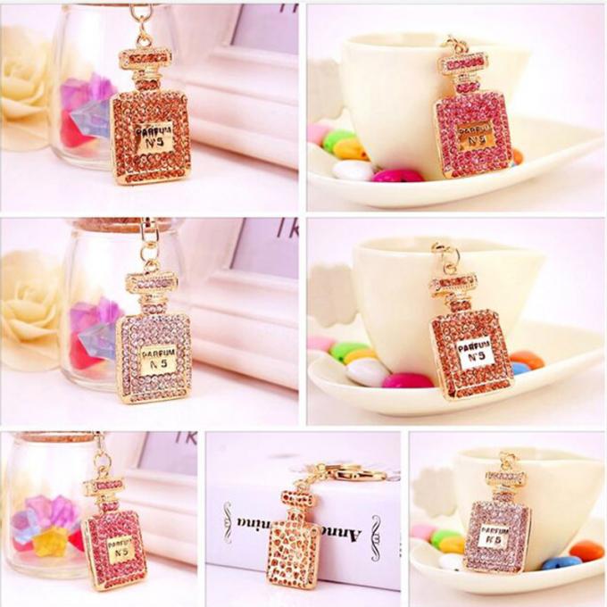As senhoras Diamante-enchidas criativas perfumam o metal fêmea Crystal Keychain do cristal de rocha dos acessórios do saco da corrente chave de garrafa