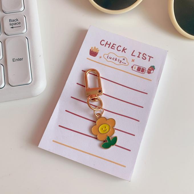 Desenhos animados bonitos Keychains dos acessórios pequenos por atacado dos ornamento do saco do pendente do metal da flor da corrente chave do coelho para mulheres