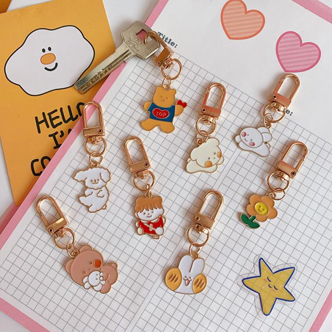 Desenhos animados bonitos Keychains dos acessórios pequenos por atacado dos ornamento do saco do pendente do metal da flor da corrente chave do coelho para mulheres