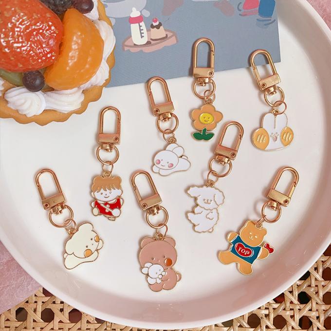 Desenhos animados bonitos Keychains dos acessórios pequenos por atacado dos ornamento do saco do pendente do metal da flor da corrente chave do coelho para mulheres