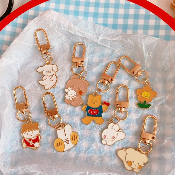Desenhos animados bonitos Keychains dos acessórios pequenos por atacado dos ornamento do saco do pendente do metal da flor da corrente chave do coelho para mulheres