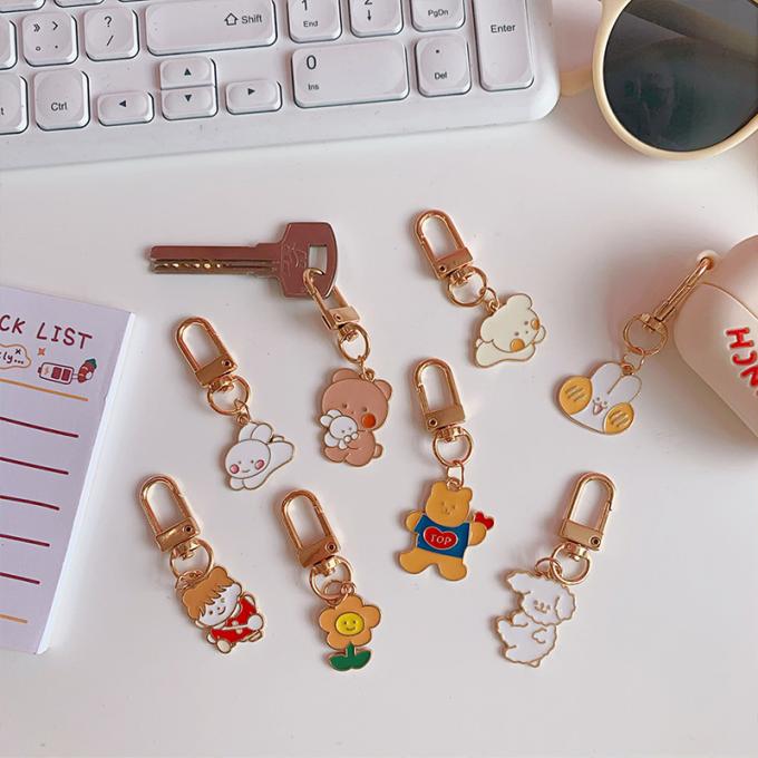 Desenhos animados bonitos Keychains dos acessórios pequenos por atacado dos ornamento do saco do pendente do metal da flor da corrente chave do coelho para mulheres