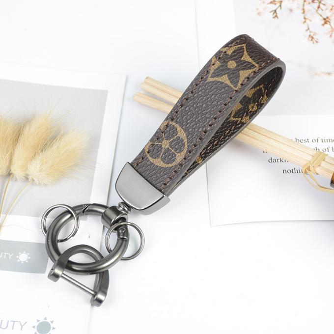 Acessórios de couro por atacado Diamond Bear Keychain Keychains dos ornamento do saco do pendente da corrente chave do cão do urso para mulheres